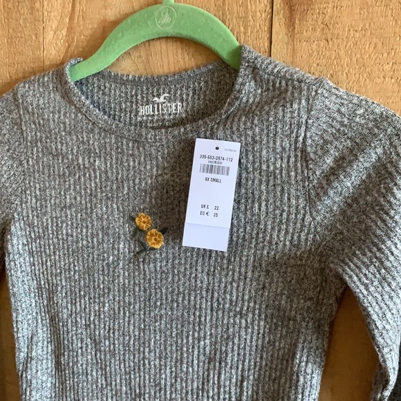 ***DONATED*** Hollister New With Tags long sleeve XXS - Picture 2 of 6